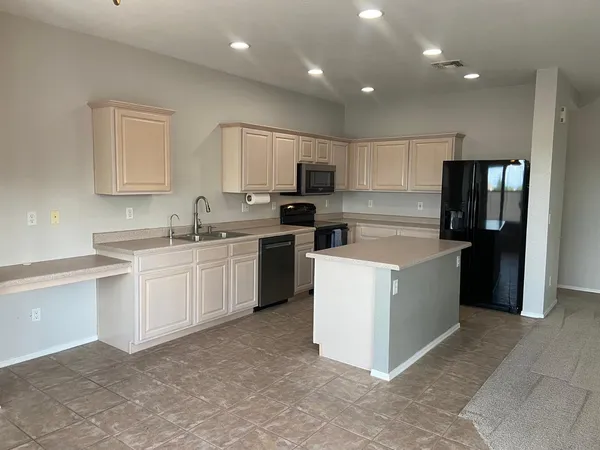 $2,500 | 1330 East Pedro Road, Phoenix, AZ 85042