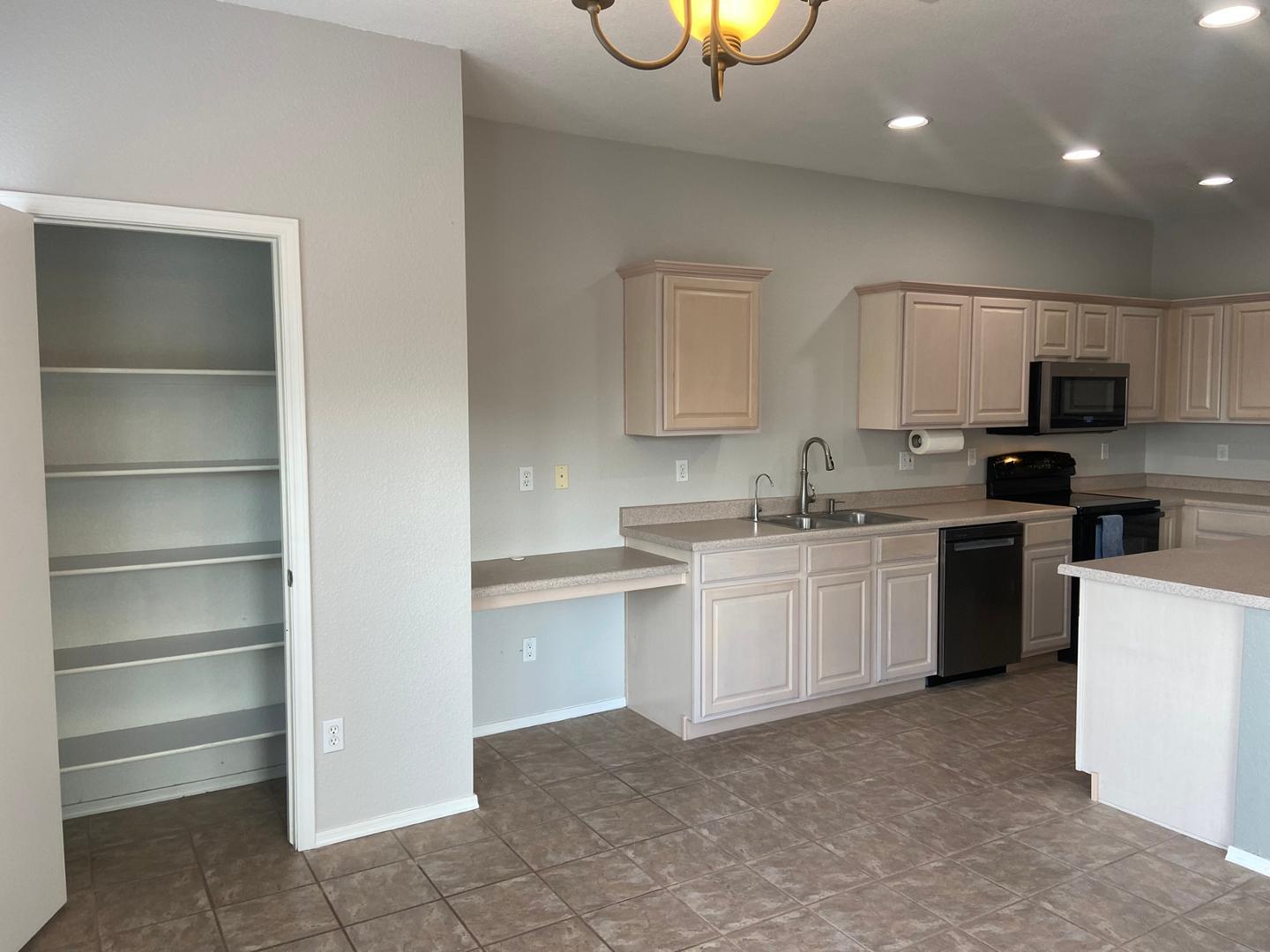 1330 East Pedro Road Phoenix, AZ 85042 - Photo 4 of 52 Photo #4