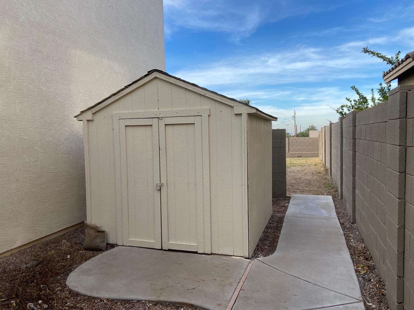 1330 East Pedro Road Phoenix, AZ 85042 - Photo 49 of 50 a view of a house with backyard