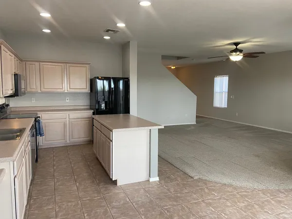 $2,500 | 1330 East Pedro Road, Phoenix, AZ 85042