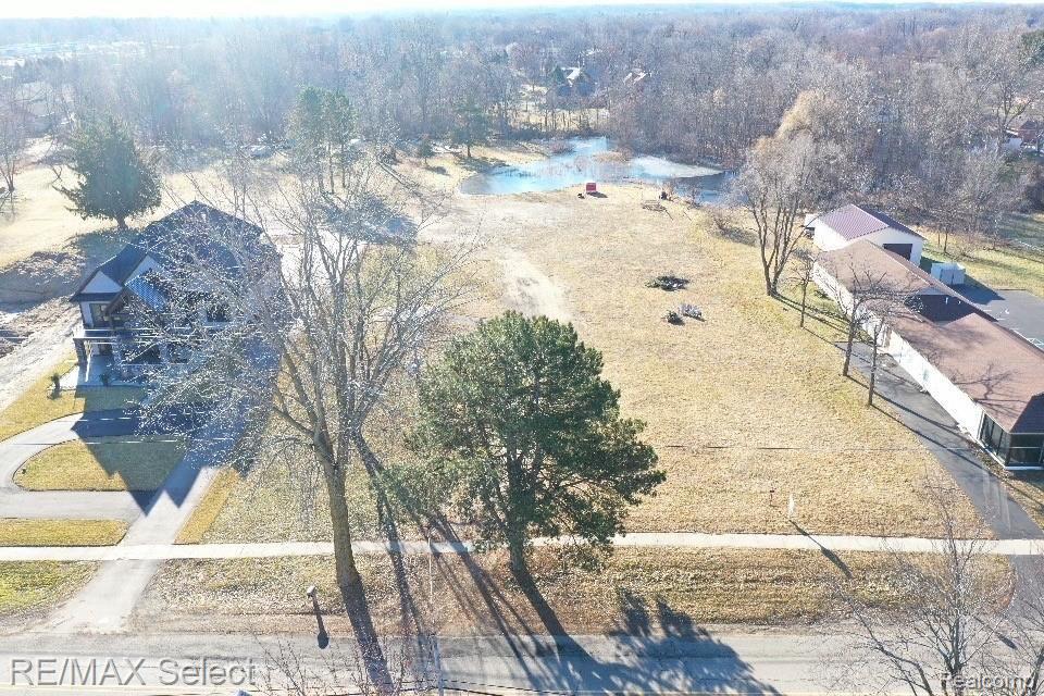 2095 South Long Lake Road Fenton, MI 48430 - Photo 7 of 8