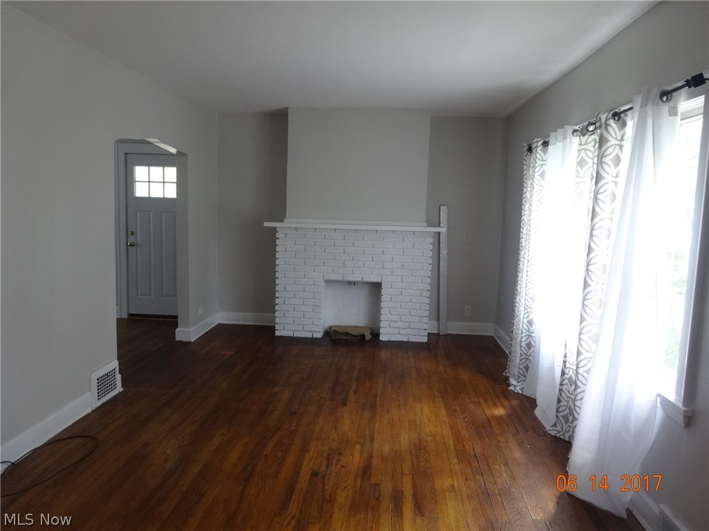3431 Hartwood Road Cleveland Heights, OH 44112 - Photo 4 of 19