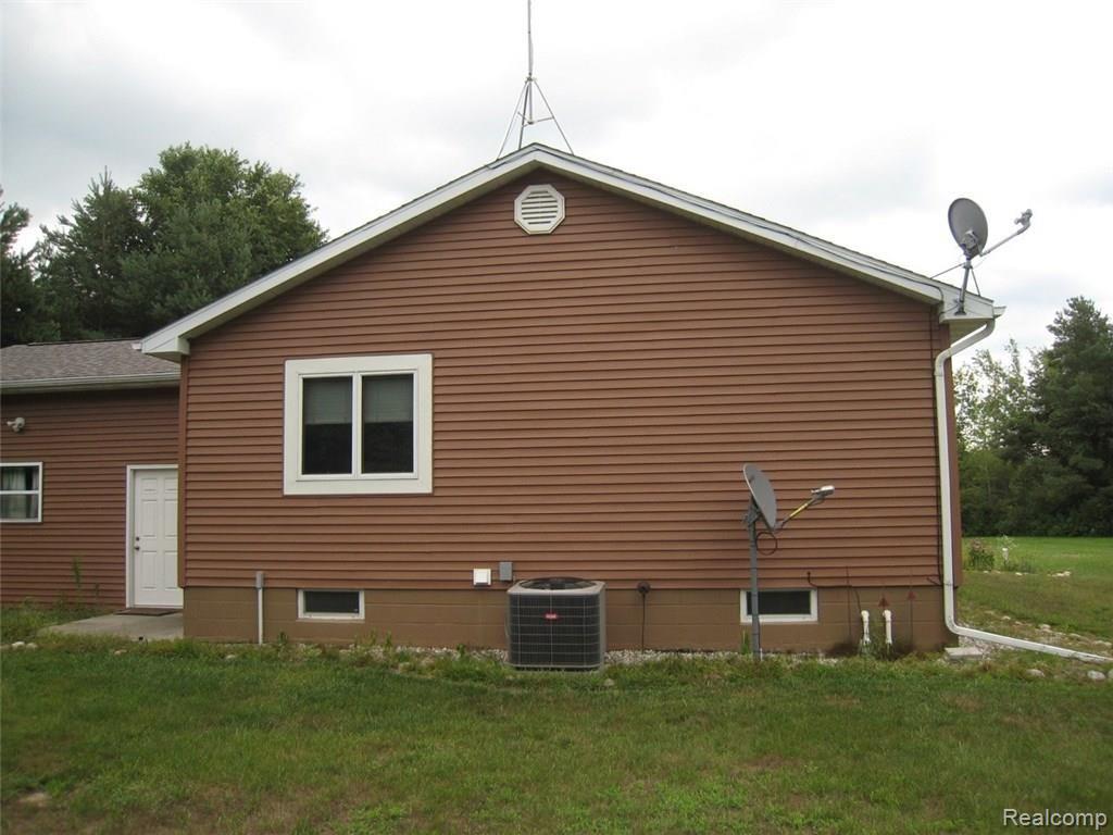 5130 Cade Road Marlette, MI 48453 - Photo 6 of 37