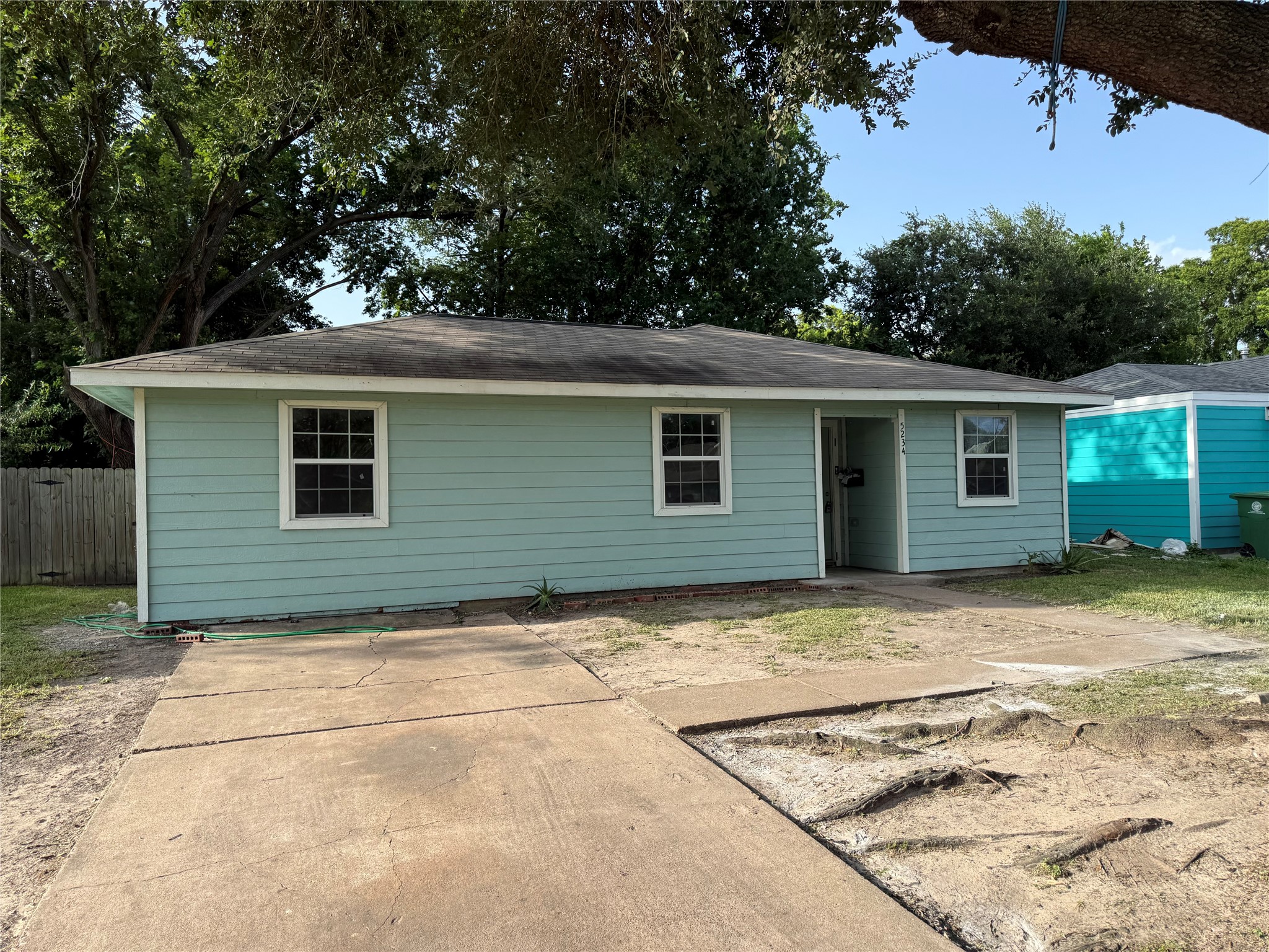 5234 Ripplebrook Drive Houston, TX 77045 - Photo 2 of 18