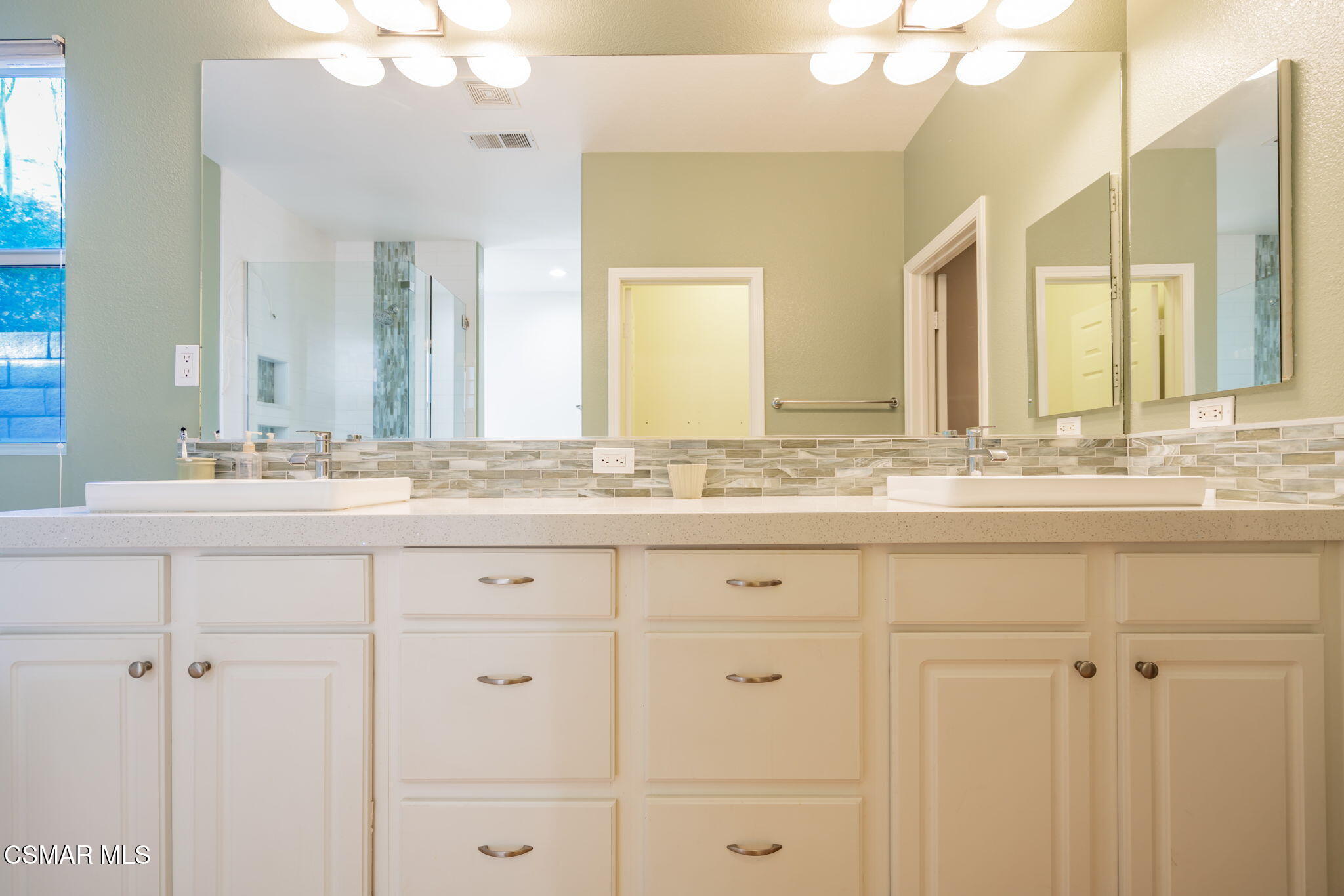 791 Eisenhower Way Simi Valley, CA 93065 - Photo 28 of 59 a bathroom with double sink and a mirror