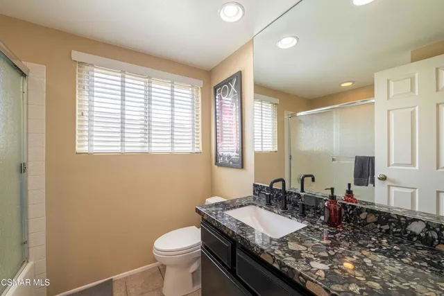 a view of yard with green space