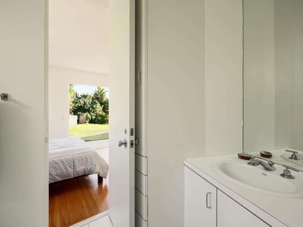 421 Serpentine Drive Del Mar, CA 92014 - Photo 19 of 43