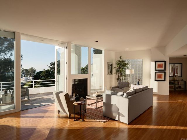 $4,295,000 | 421 Serpentine Drive, Del Mar, CA 92014