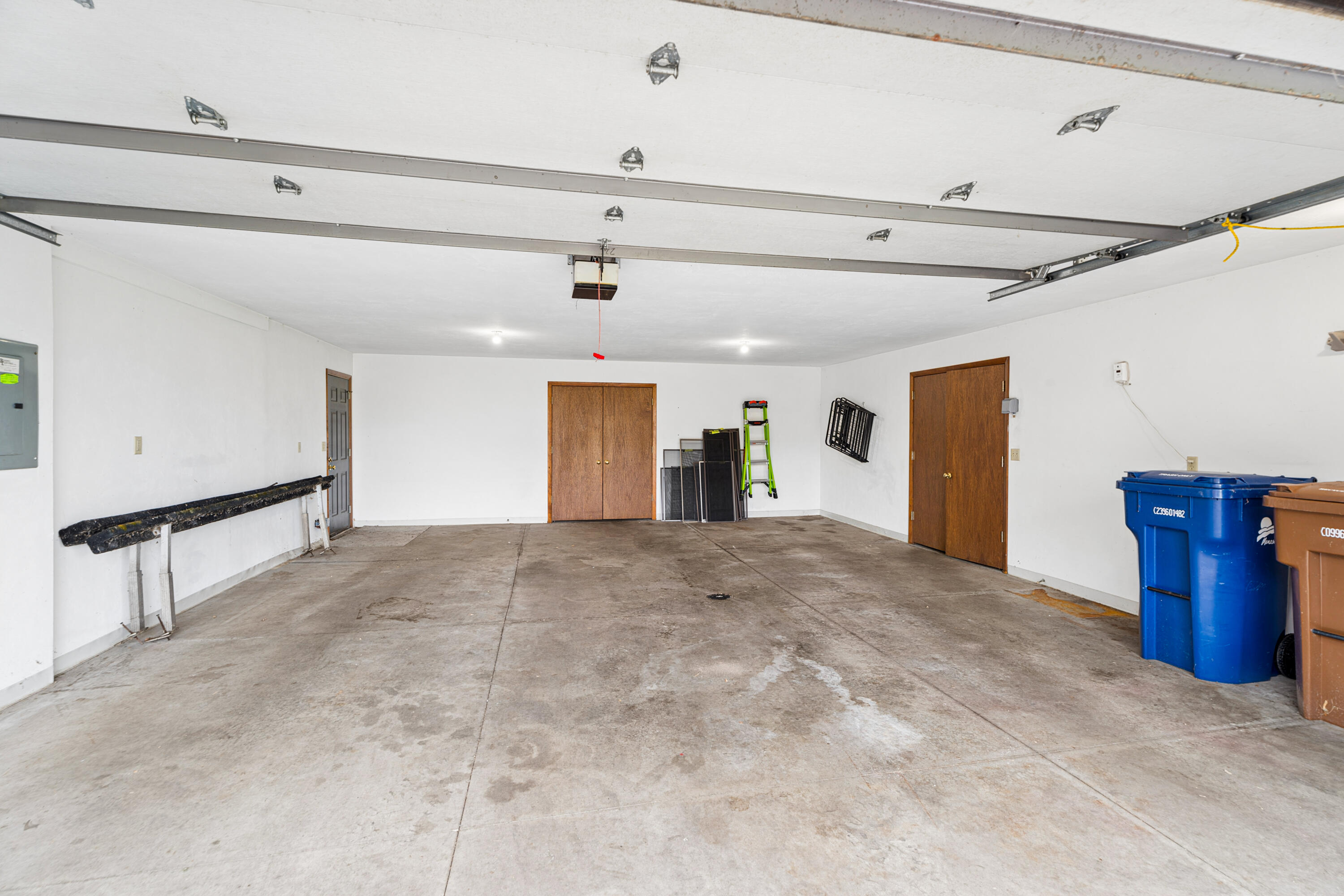340 Lake Road Menasha, WI 54952 - Photo 47 of 76 Garage #1 Attached