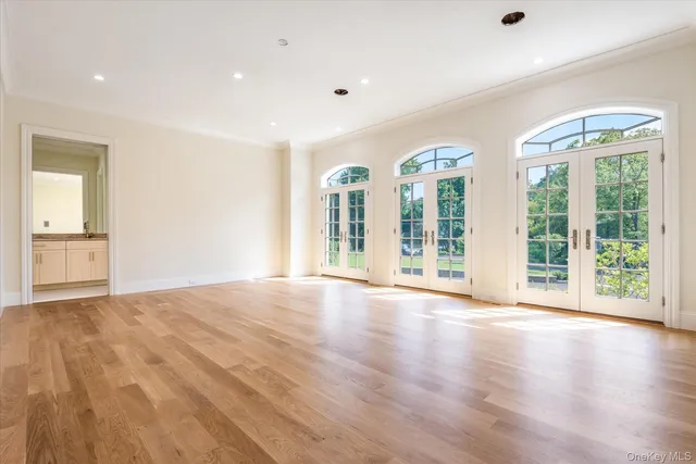 $9,998,000 | 566 A East Shore Road | Bay Terrace