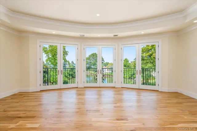 $9,998,000 | 566 A East Shore Road | Bay Terrace