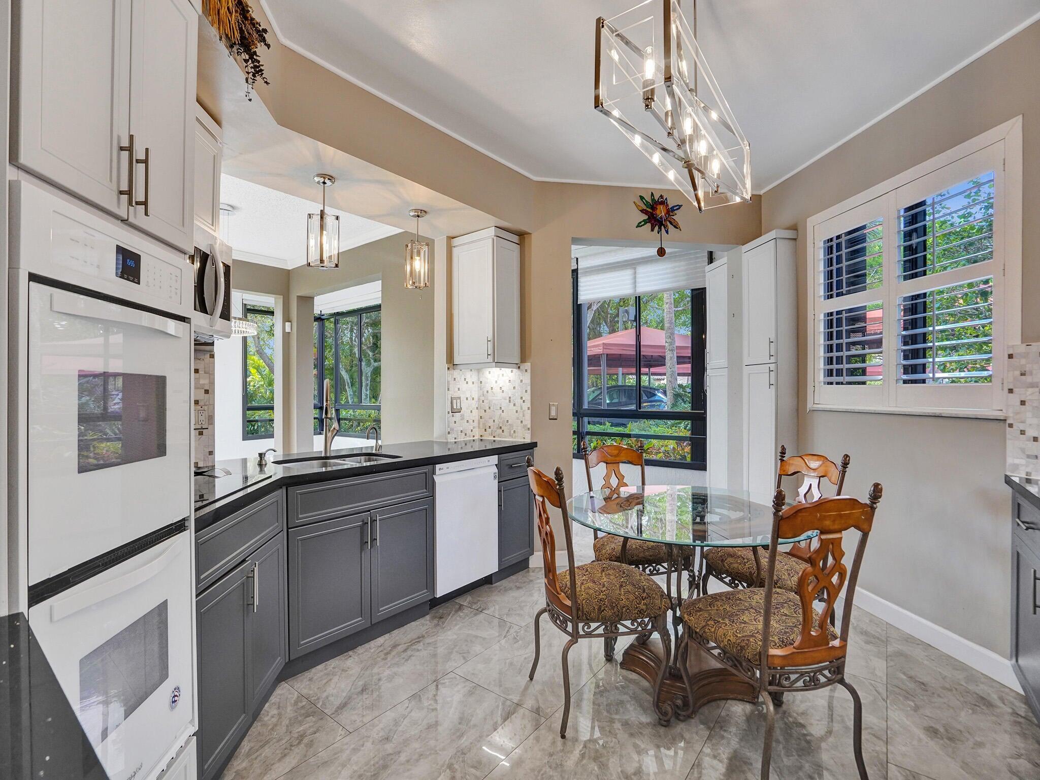7546 La Paz Boulevard, Unit 108 Boca Raton, FL 33433 - Photo 7 of 33 Kitchen