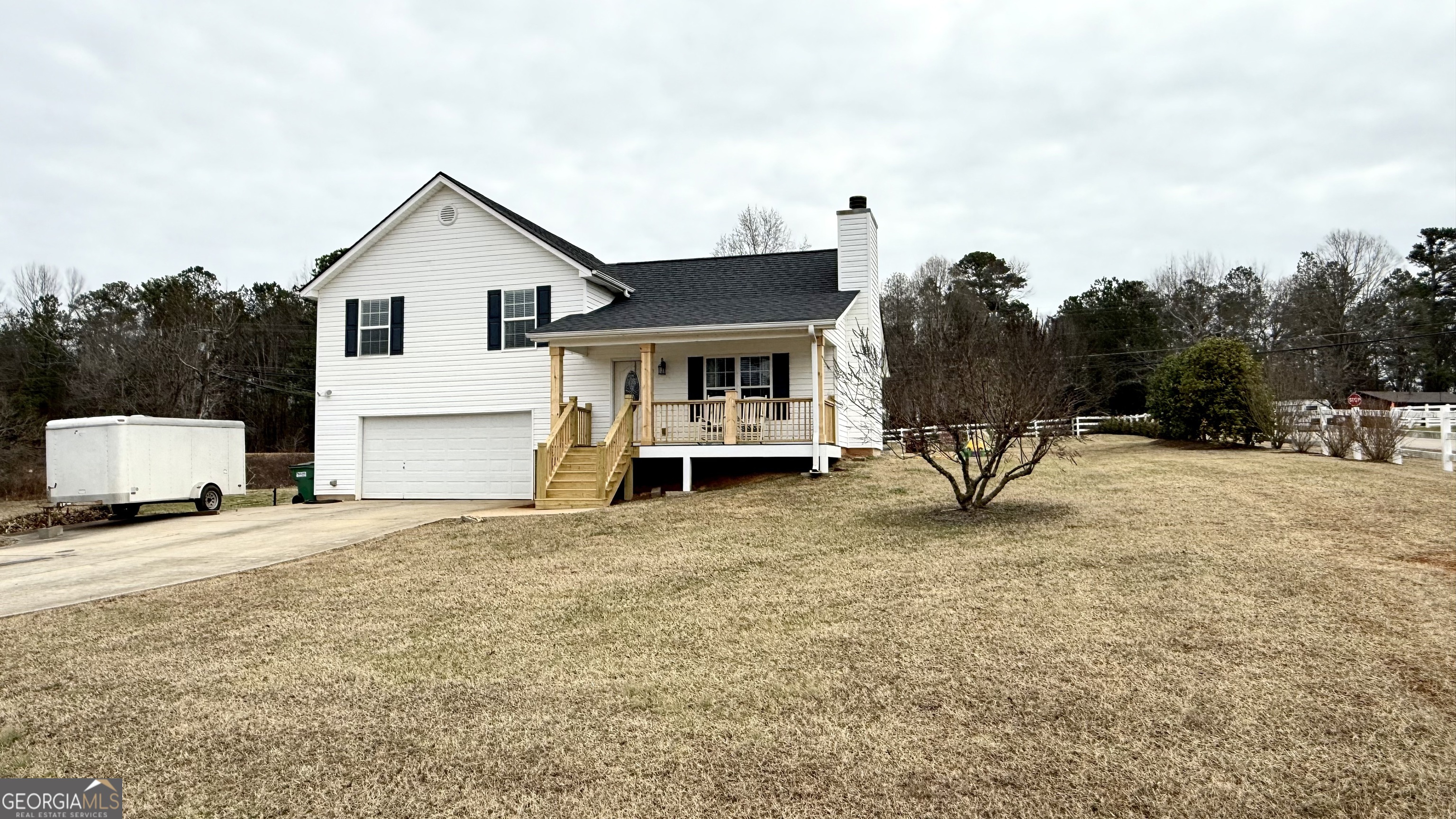 a view of a house with a backyard
