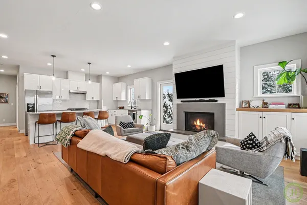 $629,500 | 7100 Ada Depot Drive Southeast, Ada, MI 49301