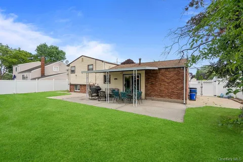 $725,000 | 282 West 22nd Street, Deer Park, NY 11729