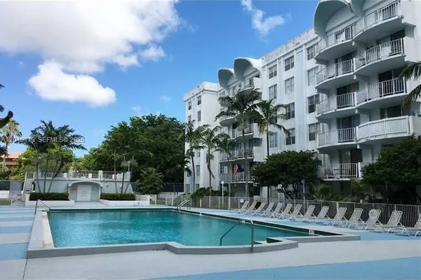 $1,900 | 492 Northwest 165th Street, Unit C516, Miami, FL 33169