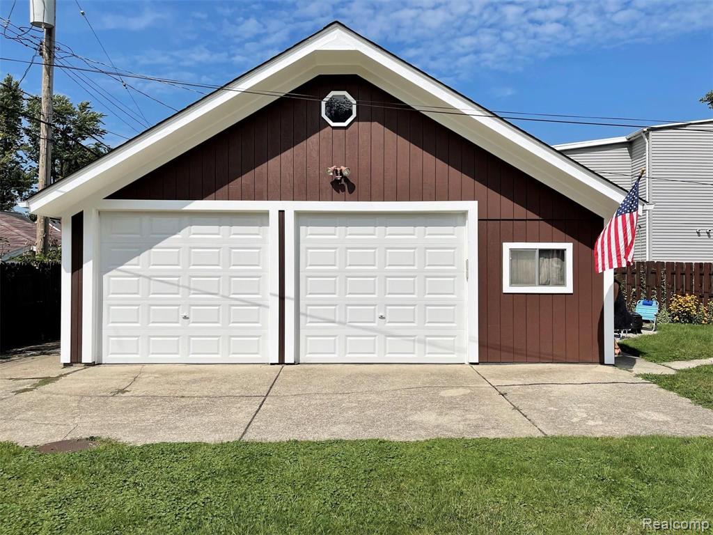 2111 Ridgemont Road Grosse Pointe Woods, MI 48236 - Photo 19 of 28