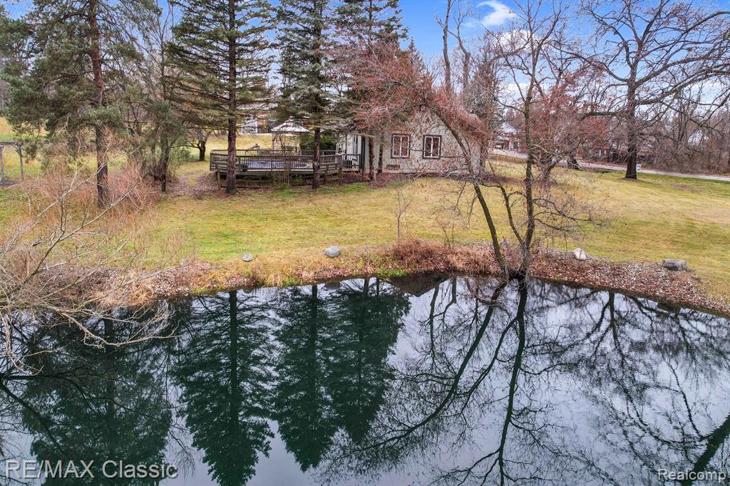 2011 Decker Road Walled Lake, MI 48390 - Photo 32 of 37 Gallery Image 32