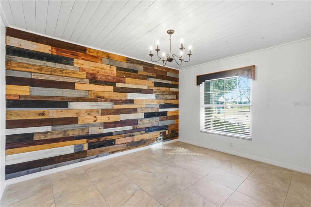 5309 South Farkas Road Plant City, FL 33567 - Photo 14 of 43 a view of room with window and ceiling fan