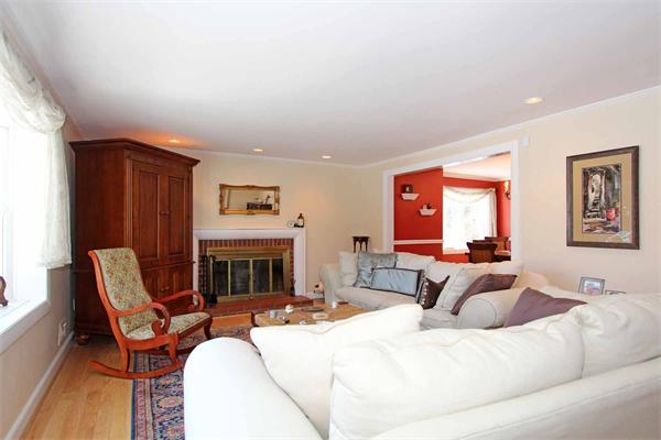 36 Bonwood Road Needham, MA 02492 - Photo 2 of 30