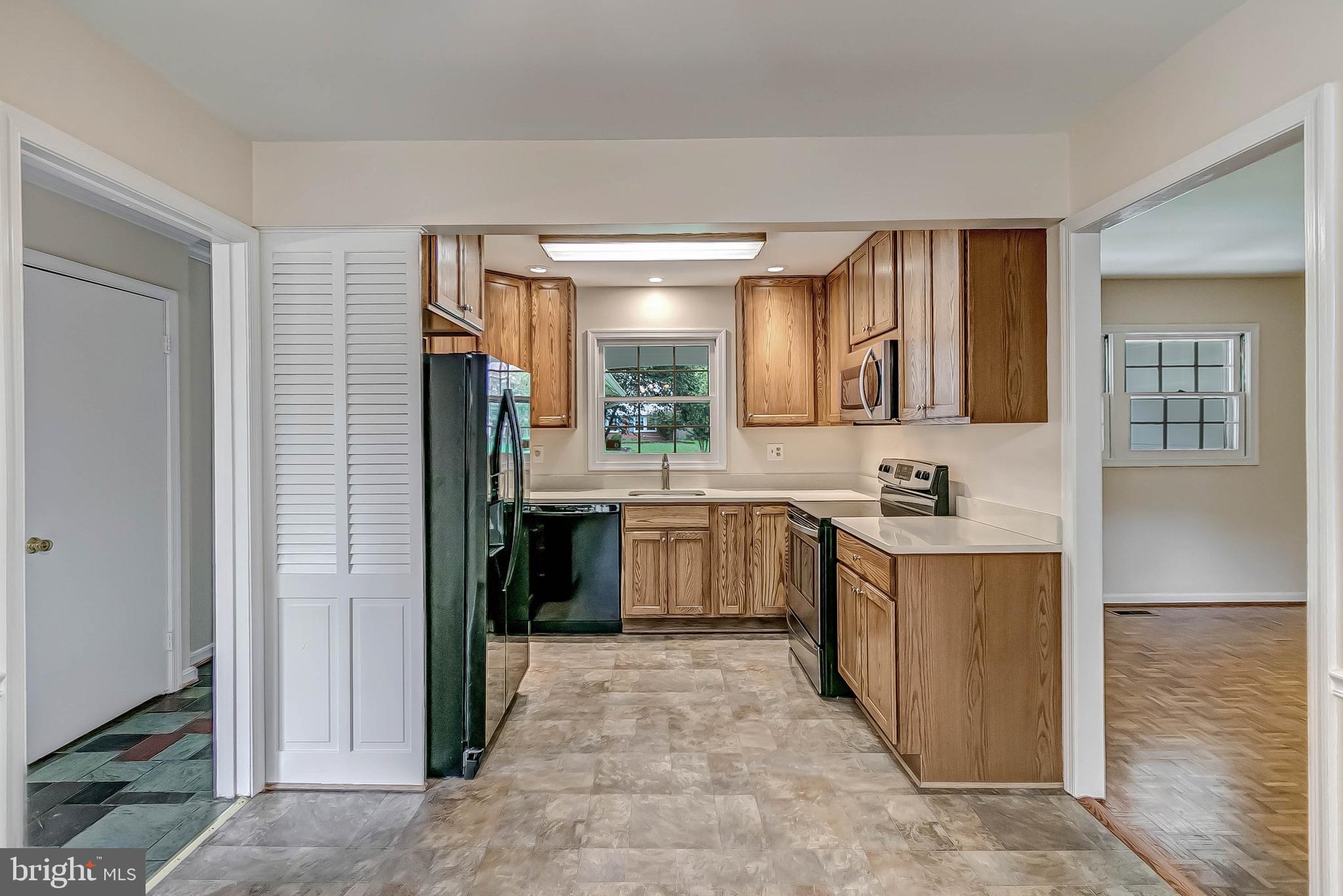 3229 Birchtree Lane Silver Spring, MD 20906 - Photo 8 of 44 Updated table space kitchen
