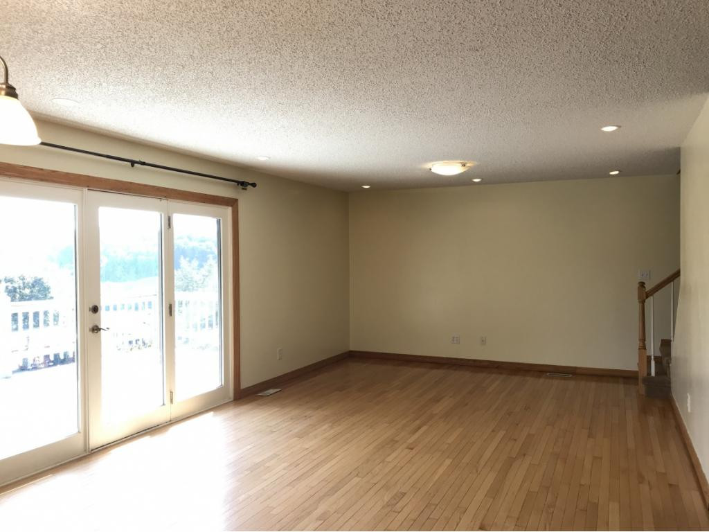 415 Pine Ridge Road Bluff City, TN 37618 - Photo 4 of 22 Living room