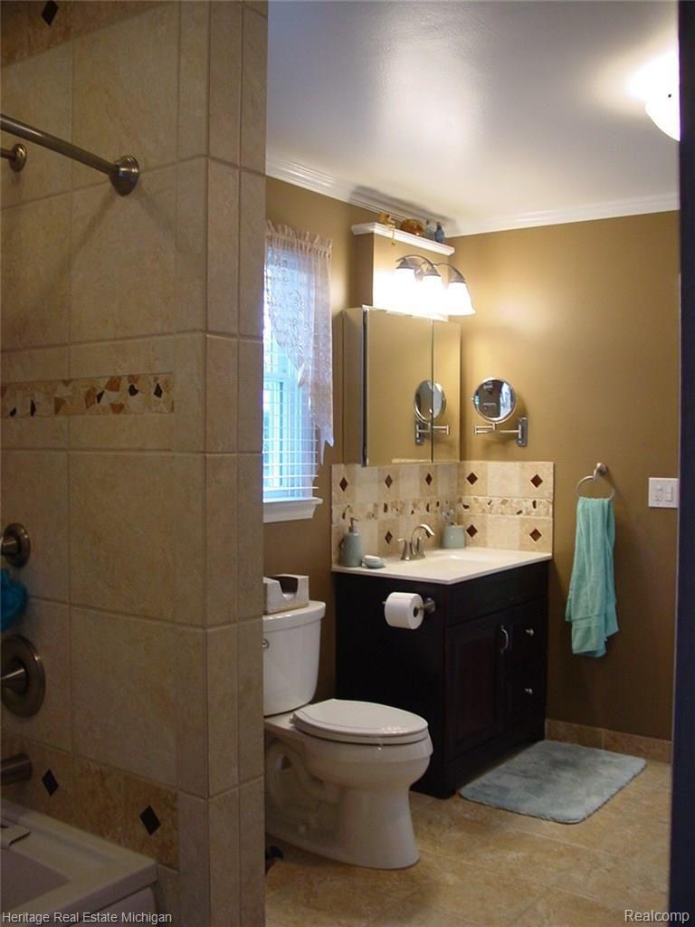 6463 Robb Road Fowlerville, MI 48836 - Photo 32 of 43 Bath View