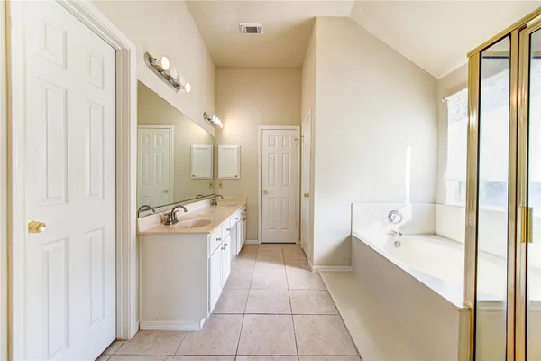 $2,300 | 13030 Richmond Avenue, Houston, TX 77082