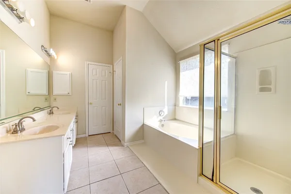 $2,300 | 13030 Richmond Avenue, Houston, TX 77082