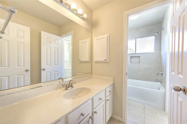 $2,300 | 13030 Richmond Avenue, Houston, TX 77082