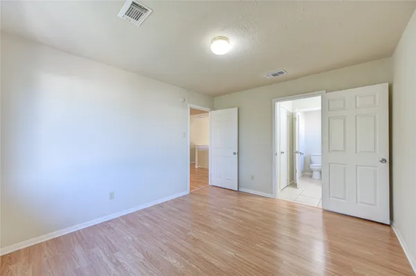 $2,300 | 13030 Richmond Avenue, Houston, TX 77082