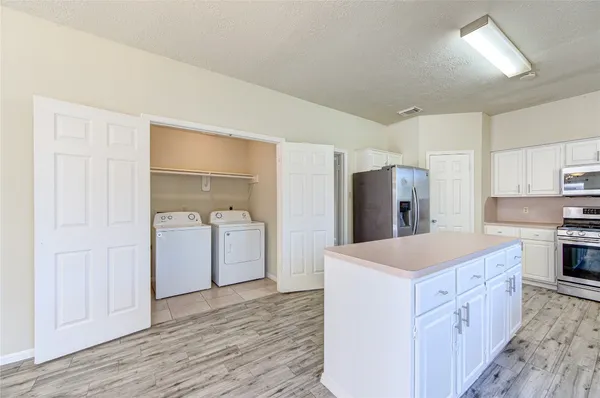 $2,300 | 13030 Richmond Avenue, Houston, TX 77082