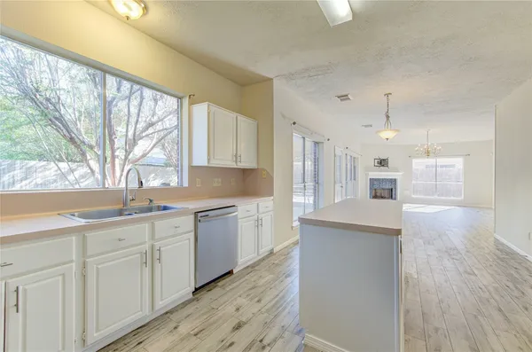 $2,300 | 13030 Richmond Avenue, Houston, TX 77082