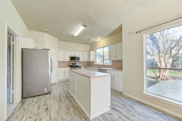 $2,300 | 13030 Richmond Avenue, Houston, TX 77082