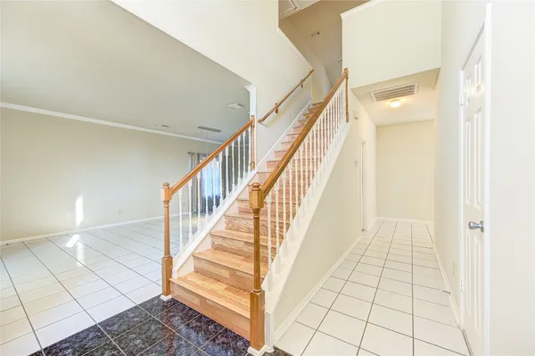 $2,300 | 13030 Richmond Avenue, Houston, TX 77082