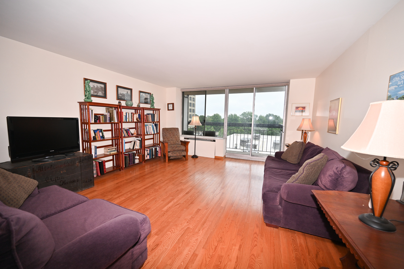 5201 South Cornell Avenue, Unit 5D Chicago, IL 60615 - Photo 2 of 18