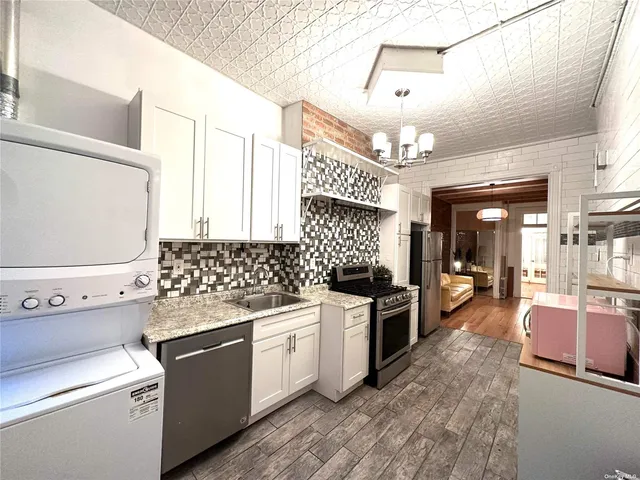 $3,388,000 | 242 Kingsland Avenue | Greenpoint