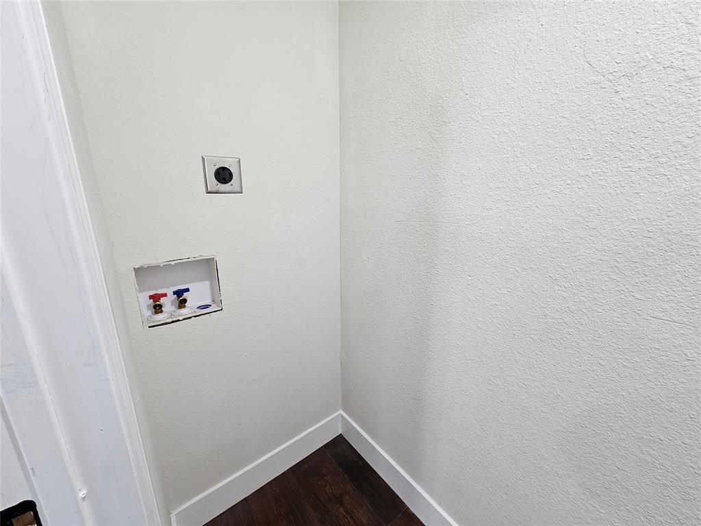 211 North Hampton Road Dallas, TX 75208 - Photo 7 of 22 Dedicated utility space featuring washer hookups, dryer vent, wood-finish flooring, and crisp white baseboards