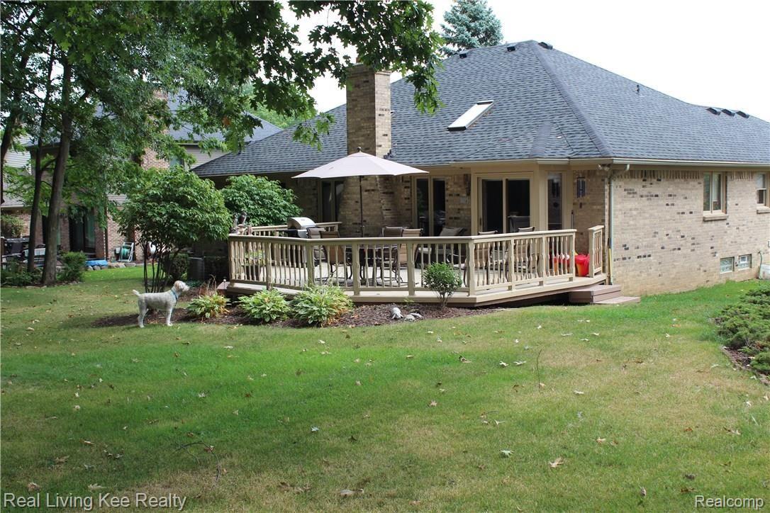 1668 Treeside Drive Rochester, MI 48307 - Photo 22 of 25 22 Back yard 1.JPG