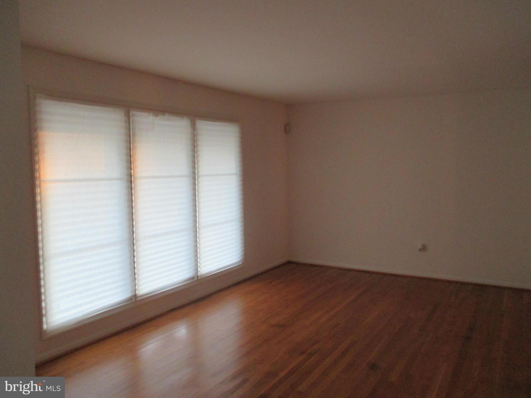 2916 Gracefield Road Silver Spring, MD 20904 - Photo 3 of 18 Living Room