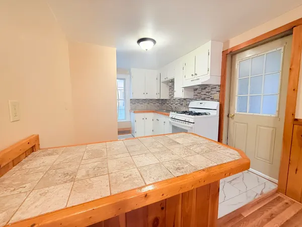 $1,650 | 60 High Street, Unit 2, Claremont, NH 03743