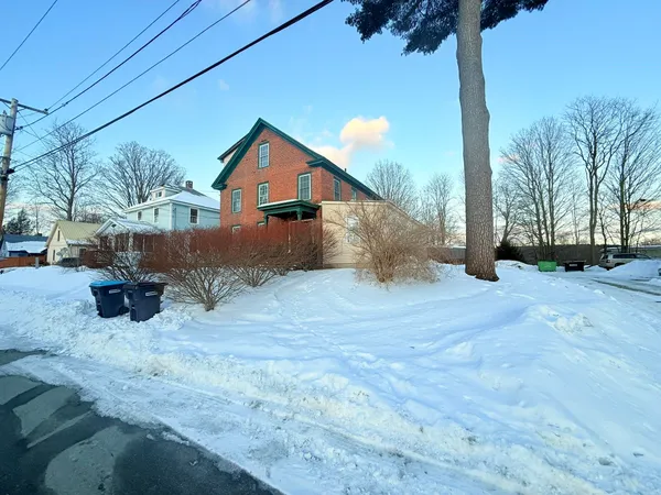 $1,650 | 60 High Street, Unit 2, Claremont, NH 03743