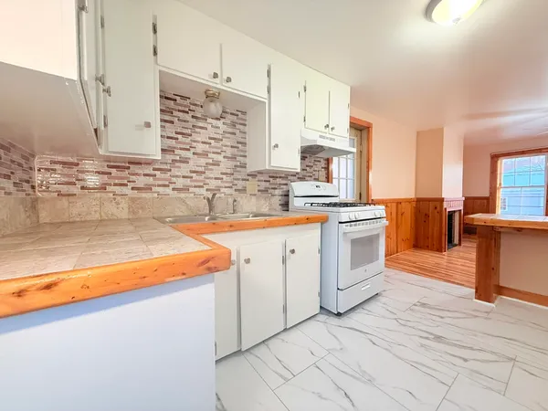 $1,650 | 60 High Street, Unit 2, Claremont, NH 03743