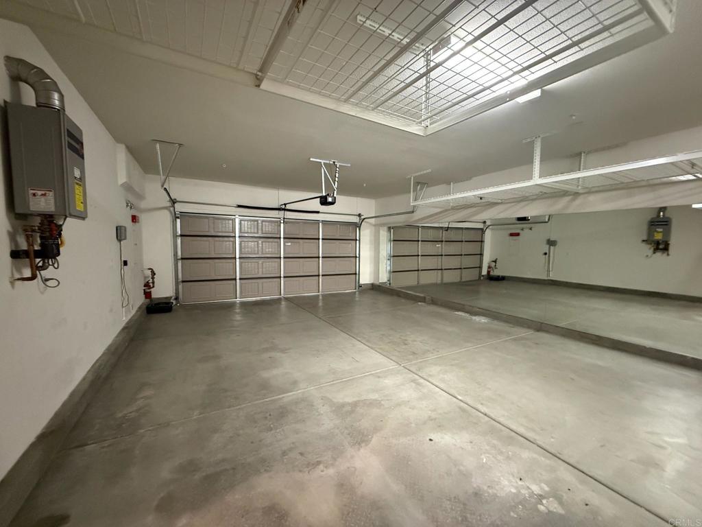 31699 Country View Road Temecula, CA 92591 - Photo 37 of 41 3-Car Tandem Garage
