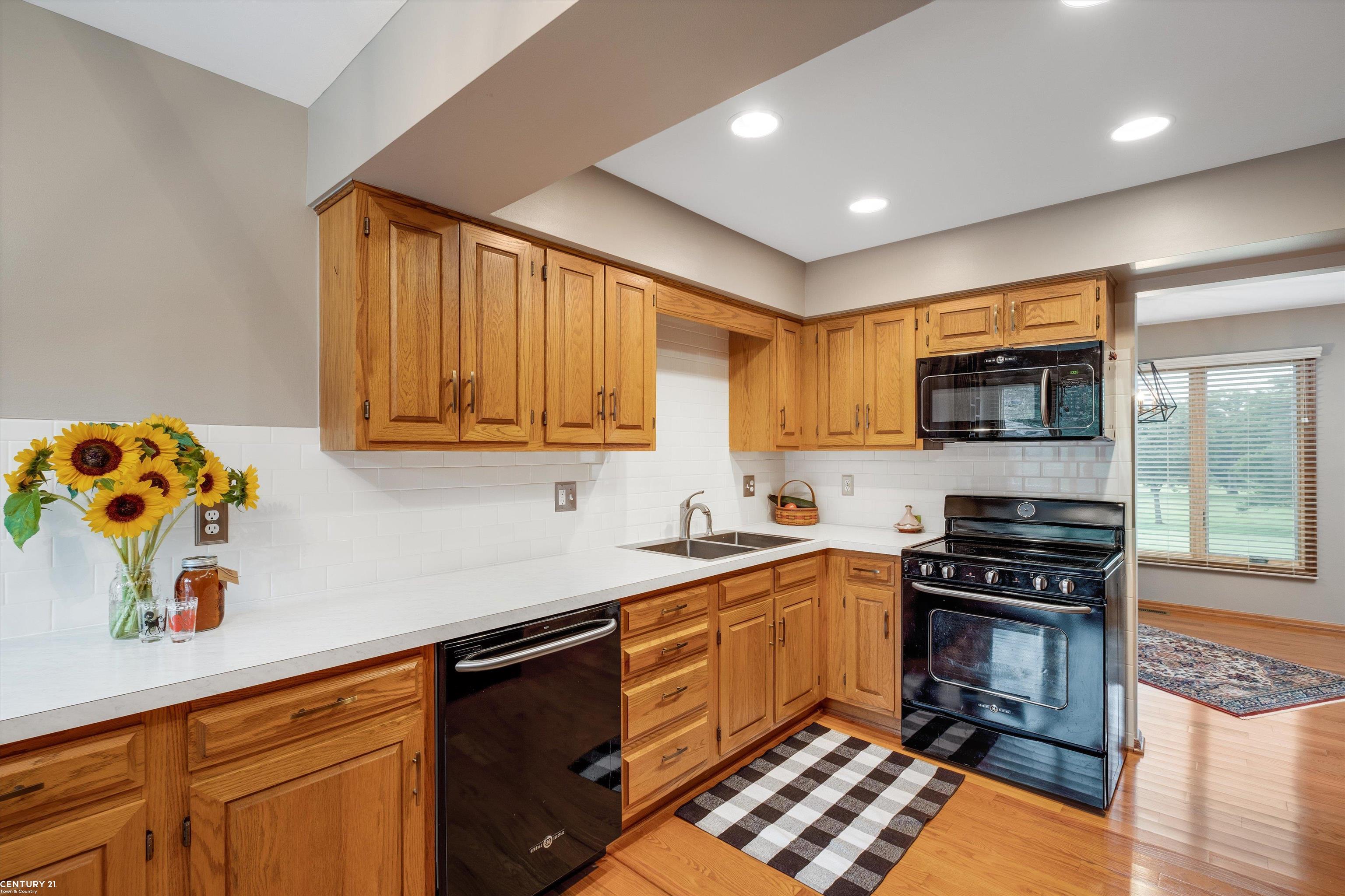 878 Green View Court Rochester Hills, MI 48307 - Photo 12 of 50