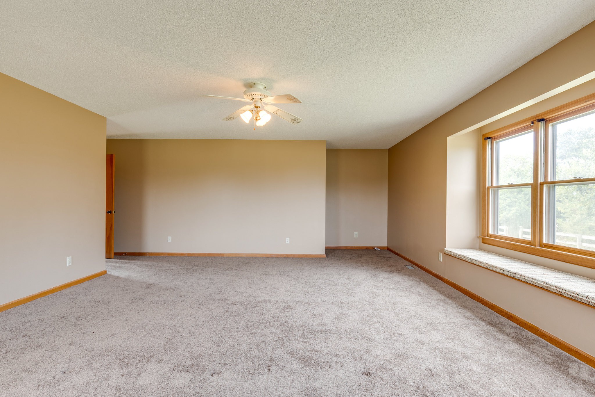 1340 Magazine Road Pulaski, TN 38478 - Photo 18 of 83 an empty room with a window
