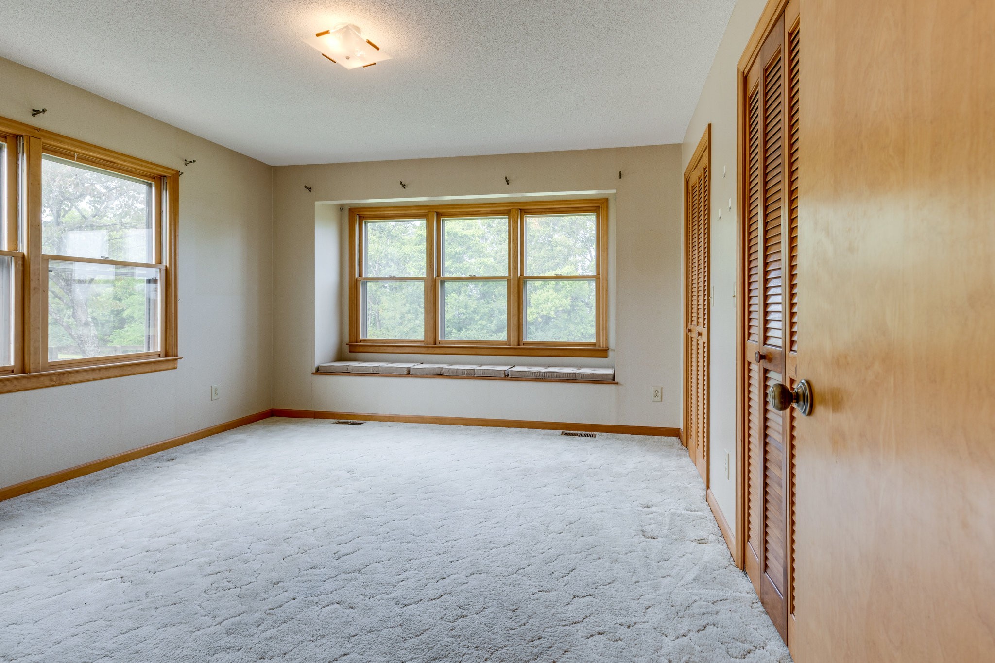 1340 Magazine Road Pulaski, TN 38478 - Photo 28 of 83 an empty room with windows