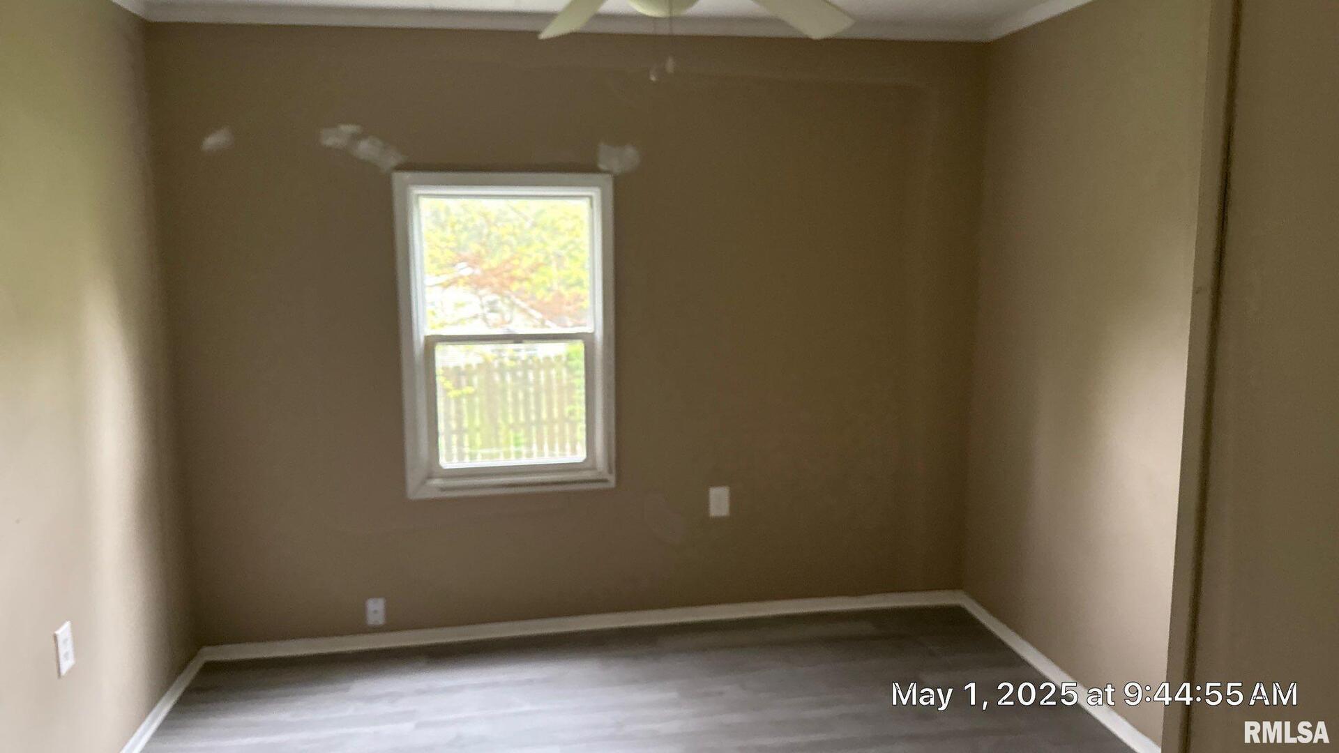 818 9th Avenue Silvis, IL 61282 - Photo 6 of 10 a view of a window in an empty room