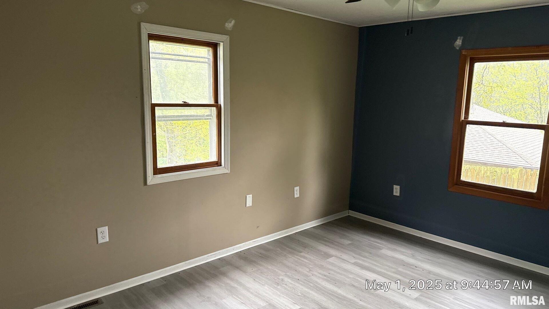 818 9th Avenue Silvis, IL 61282 - Photo 7 of 10 a view of an empty room with a window