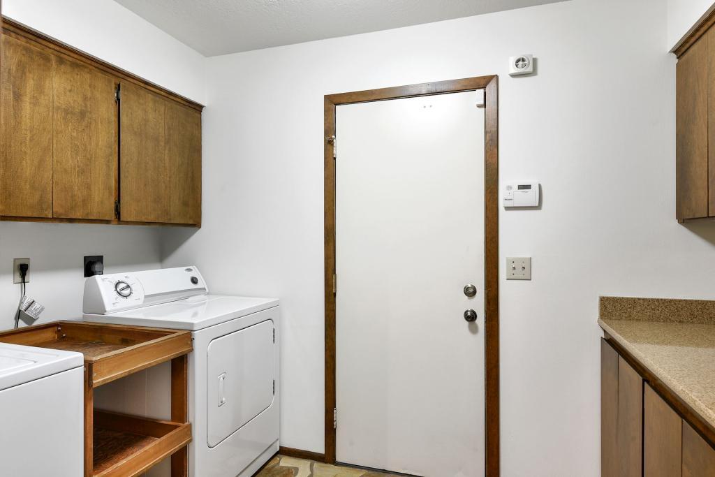 18625 Ridgewood Road Minnetonka, MN 55345 - Photo 11 of 35 Gallery Image 11